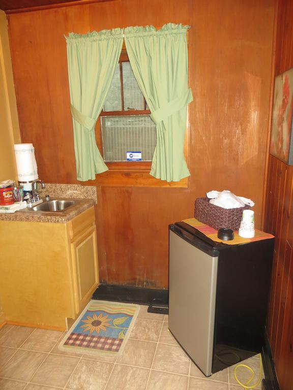 Brevard Inn And Cabins Gatlinburg Room photo